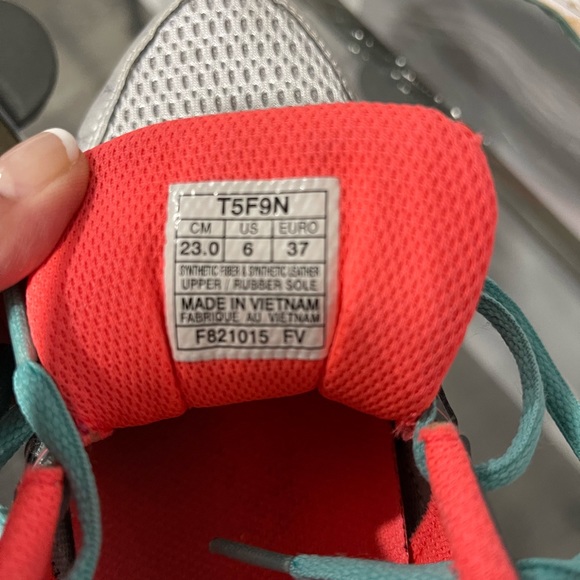 Asics - Picture 3 of 4